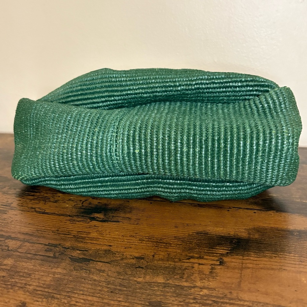 Urban Expressions | Green Clutch with Wooden Handle - Picture 5 of 8